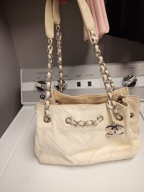 Chanel Cream Quilted Chain-Handle Series 1 Shoulder Bag Authentic